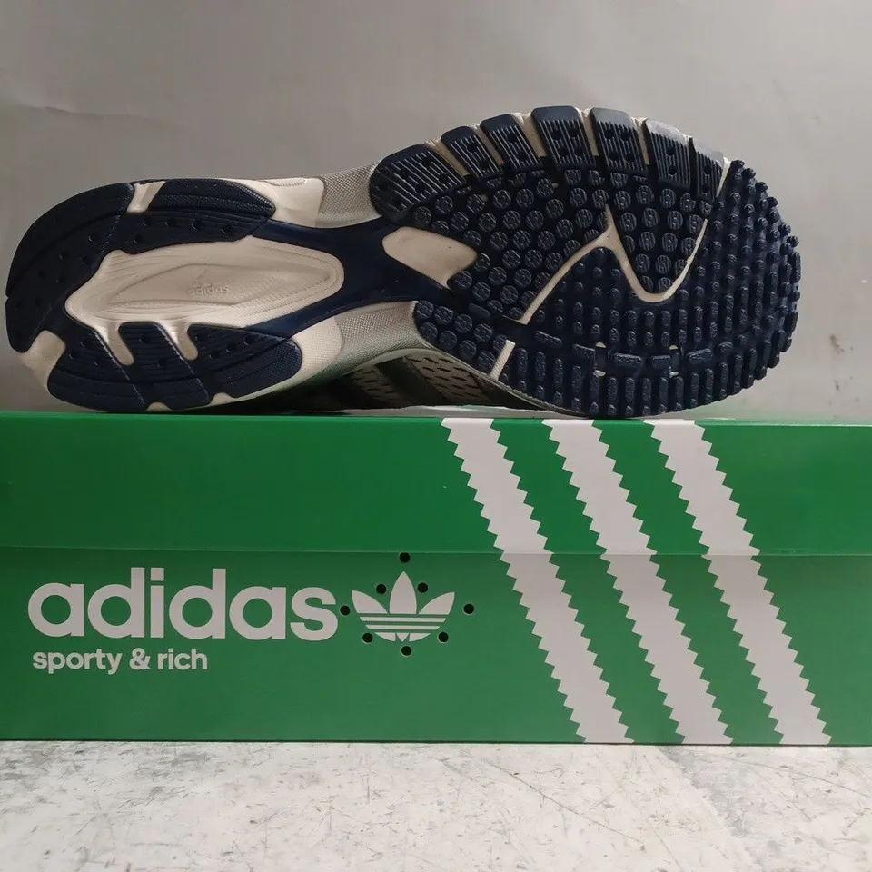 BOXED PAIR OF ADIDAS ADIZERO ADIOS SHOES IN WHITE/SILVER/NAVY SIZE UK 7.5