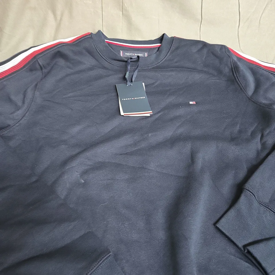 TOMMY HILFIGER LOGO JUMPER SIZE LARGE 