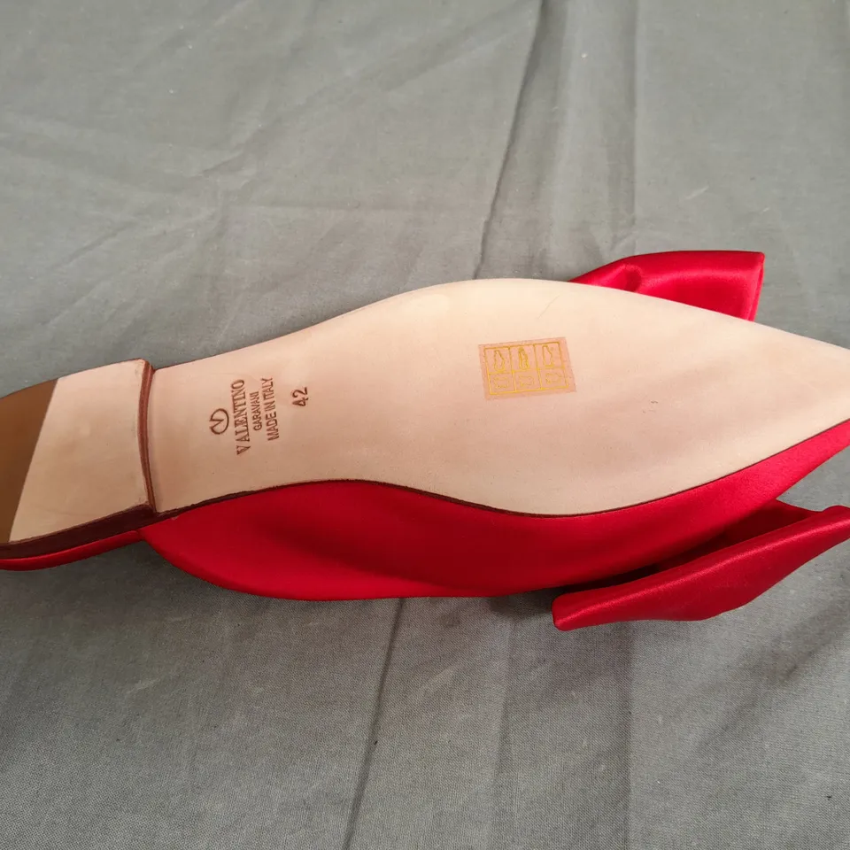 VALENTINO RED FLAT SANDLES  WITH BOW TIE - SIZE 42