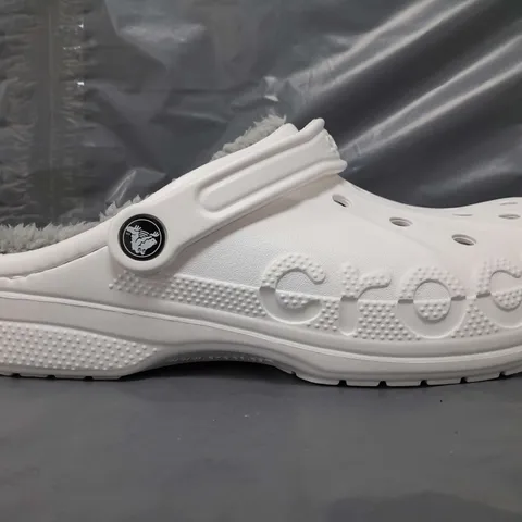 PAIR OF CROCSBAYA LINED CLOGS IN WHITE UK SIZE M10/W11