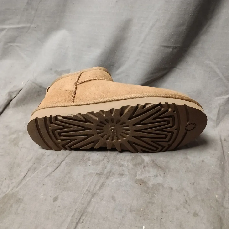 UGG TAN SUEDE SHEARLING-LINED BOOTS SIZE 5