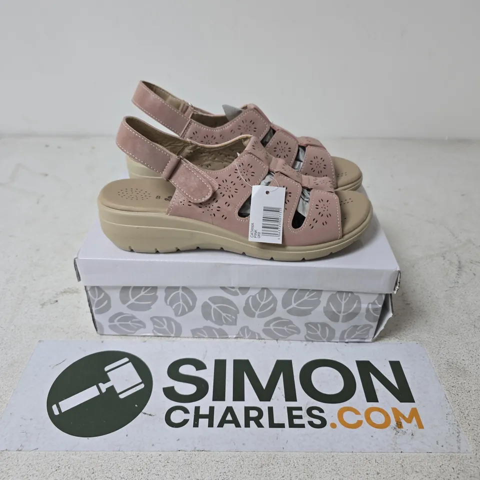 BOXED PAIR OF SHOETREE CATANIA IN PINK - UK 8