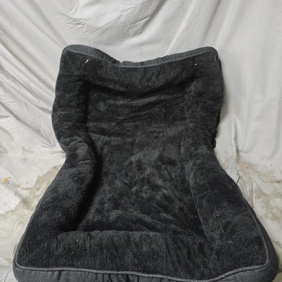EHEY CIGA BLACK DOG BED WITH ADDITIONAL FOAM MATTRESS