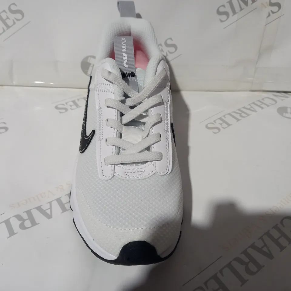 PAIR OF NIKE AIR MAX KIDS SHOES IN WHITE/BLACK UK SIZE 12.5