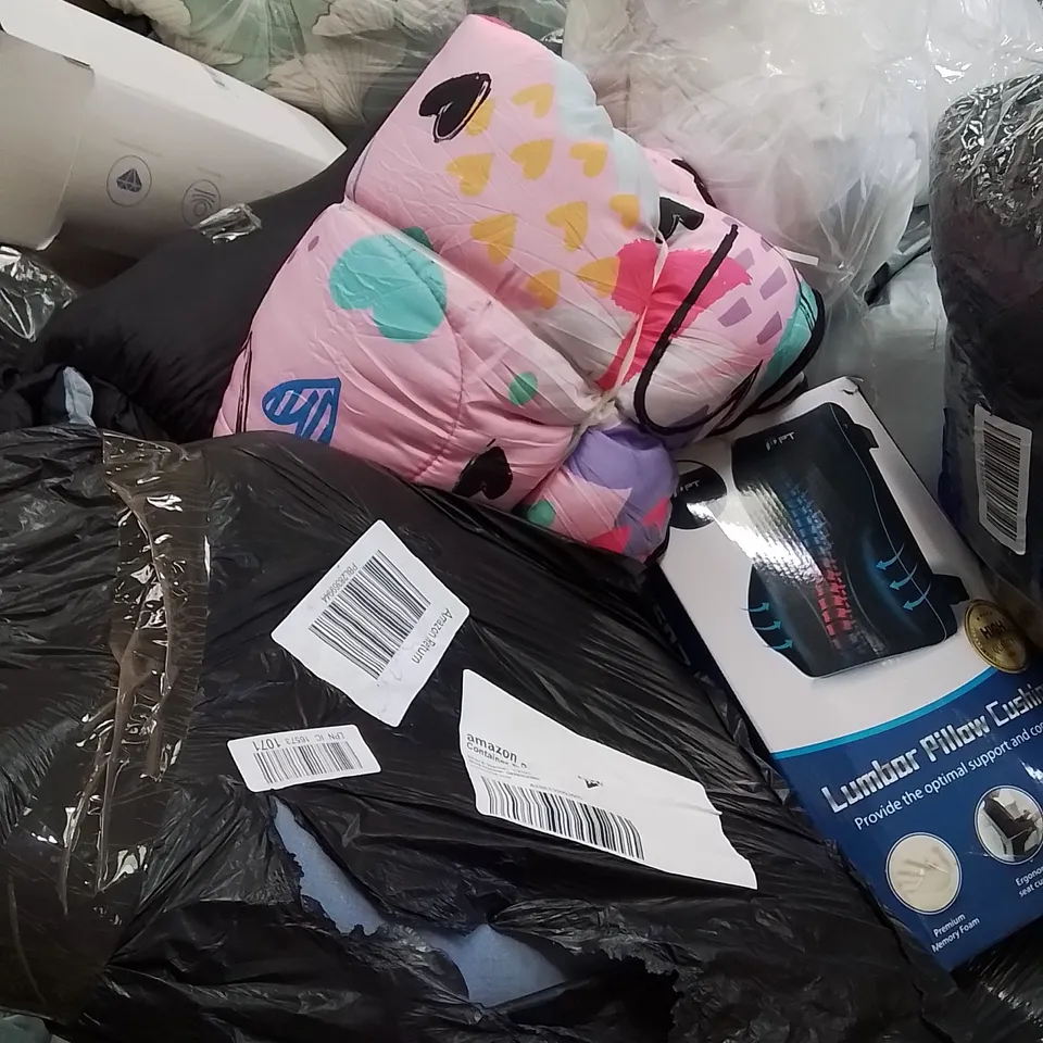 PALLET TO CONTAIN A LARGE QUANTITY OF PILLOWS