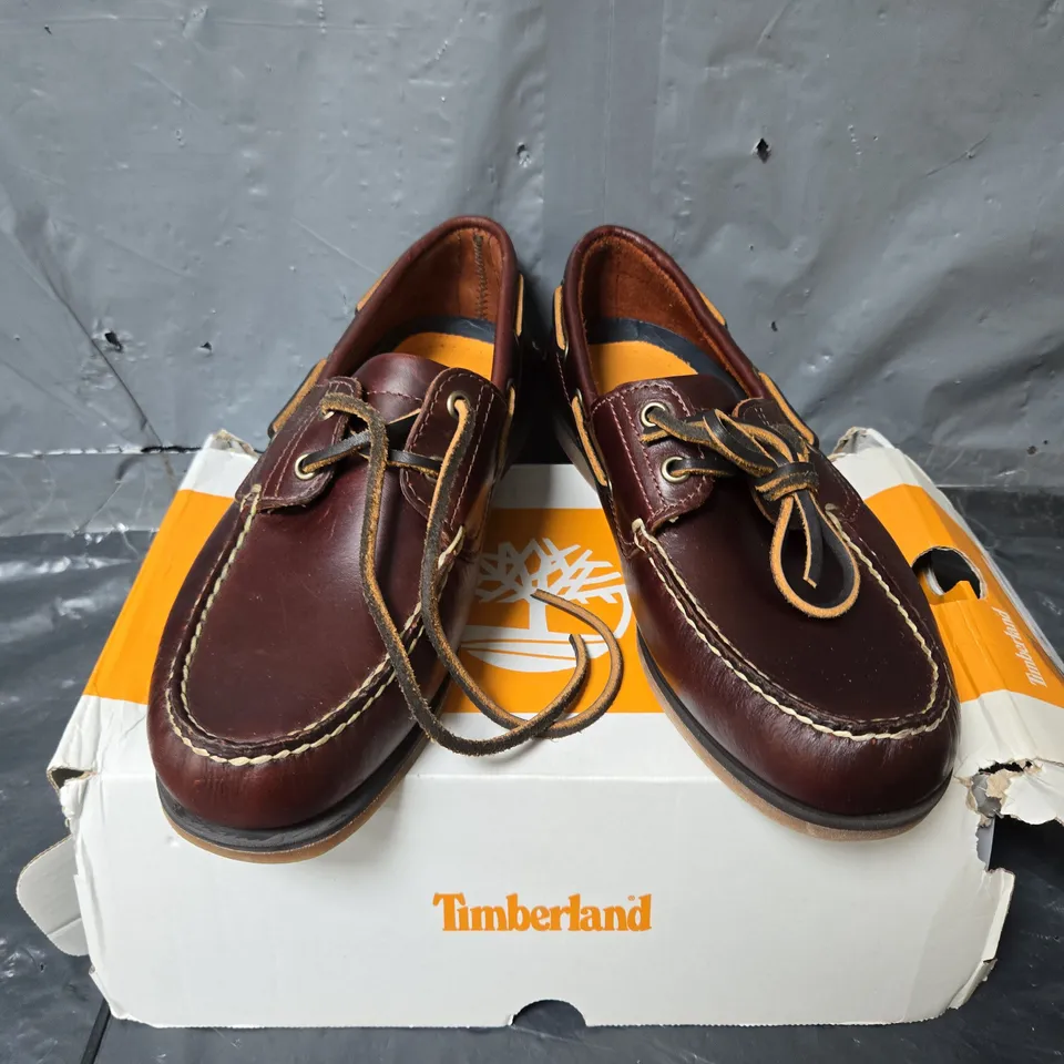 BOXED PAIR OF TIMBERLAND CLASSIC BOAT SHOES IN BROWN - UK 8