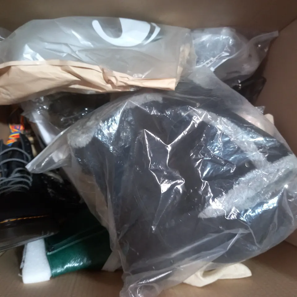 BOX OF APPROXIMATELY 10 ASSORTED PAIRS OF SHOES AND FOOTWEAR ITEMS IN VARIOUS STYLES AND SIZES TO INCLUDE PRIMARK, H&M, DR MARTENS, ETC