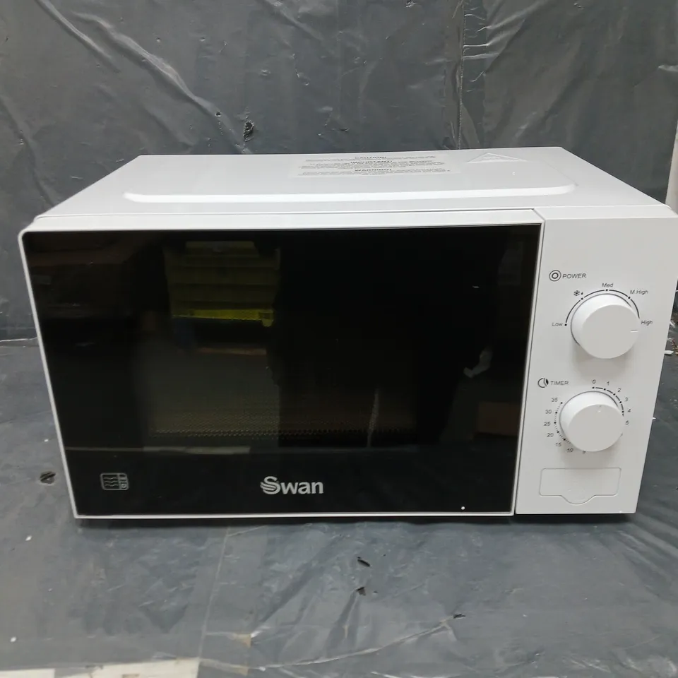 SWAN 20L 700W MANUAL MICROWAVE IN WHITE - COLLECTION ONLY RRP £54