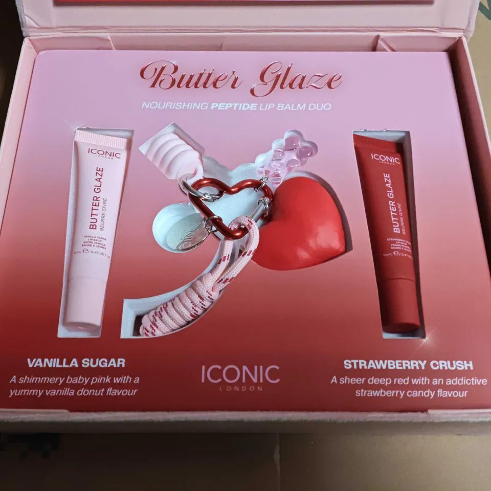 ICONIC LONDON BUTTER GLAZE LIP BALM DUO – VANILLA SUGAR & STRAWBERRY CRUSH