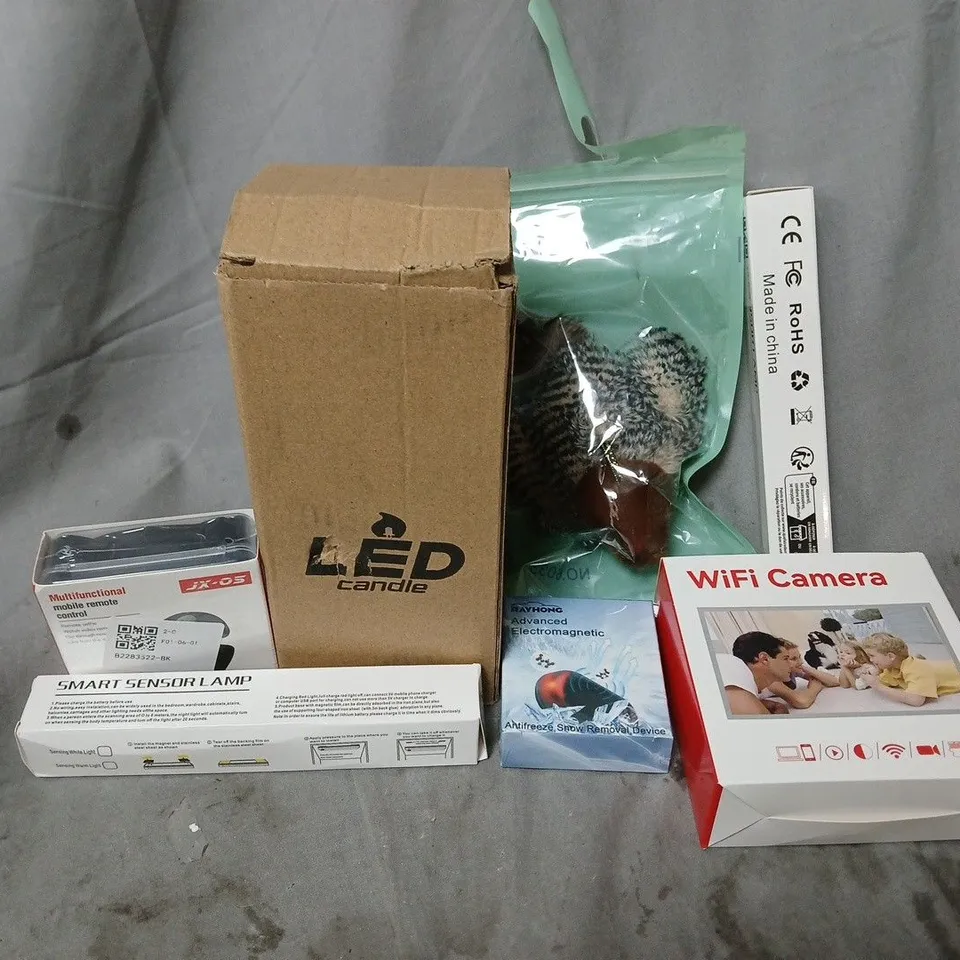 APPROXIMATELY 15 ASSORTED HOUSEHOLD ITEMS TO INCLUDE WIFI CAMERA, SMART SENSOR LAMP, MOBILE REMOTE CONTROL, ETC