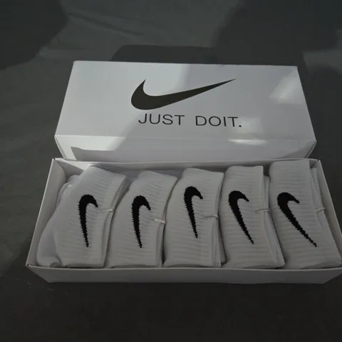 PACK OF 5 WHITE NIKE SOCKS - SIZE UNSPECIFIED