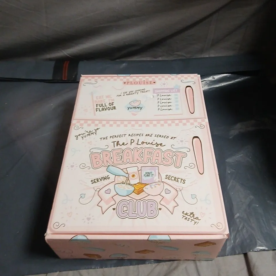 P. LOUISE BREAKFAST CLUB MAKE-UP SET – PINK BOX