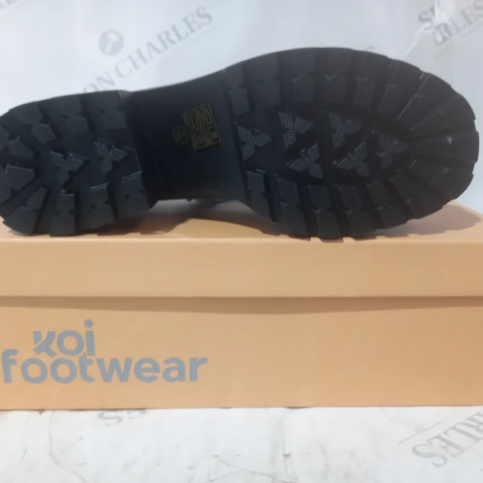 BRAND NEW BOXED PAIR OF KOI VEGAN LEATHER TIRA MARY JANES YOGI TEDDY BEAR EDITION SHOES IN DEMIN/TEDDY BEAR UK SIZE 5