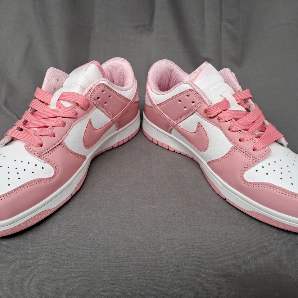 BOXED PAIR OF NIKE SHOES IN PINK/WHITE UK SIZE 6.5