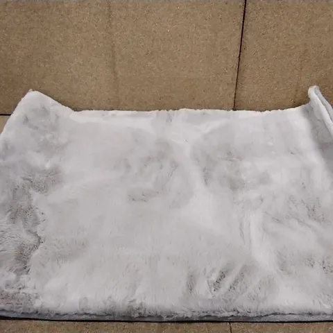 BRAND NEW PACO HOME 780 GREY RABBIT RUG SIZE 60CM X 90CM