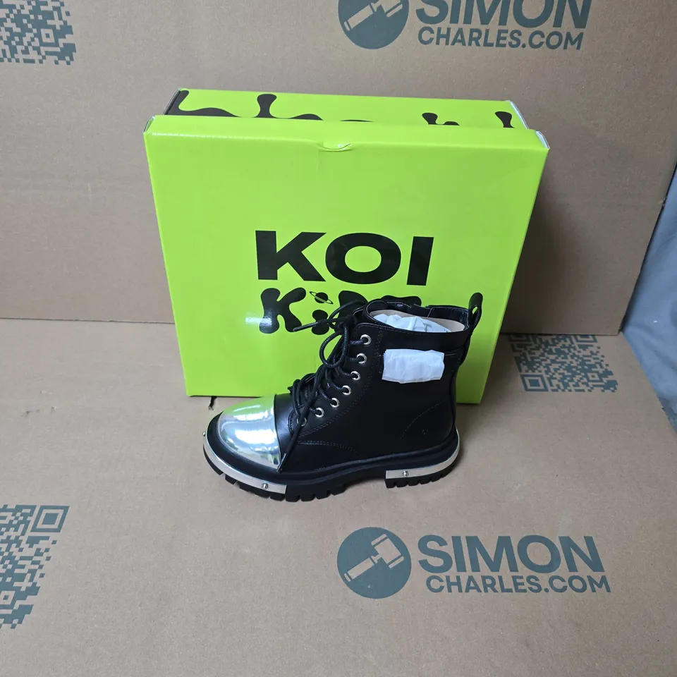 BOXED KOI KIDZ LIL' BORIN HARDWARE BOOTS SIZE UK 13 