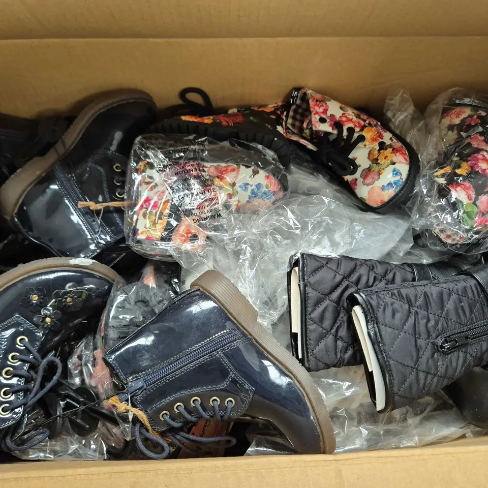APPROXIMATELY 35 ASSORTED GIRLS ANKLE BOOTS IN VARIOUS SIZES, STYLES & COLOURS - COLLECTION ONLY