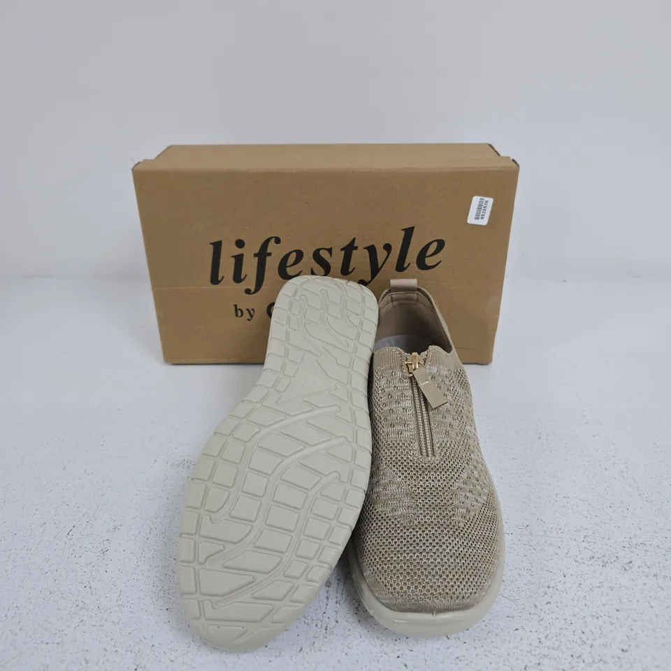 LIFESTYLE BY CUSHION-WALK WOMEN'S KNIT SLIP-ON TRAINERS SIZE 7