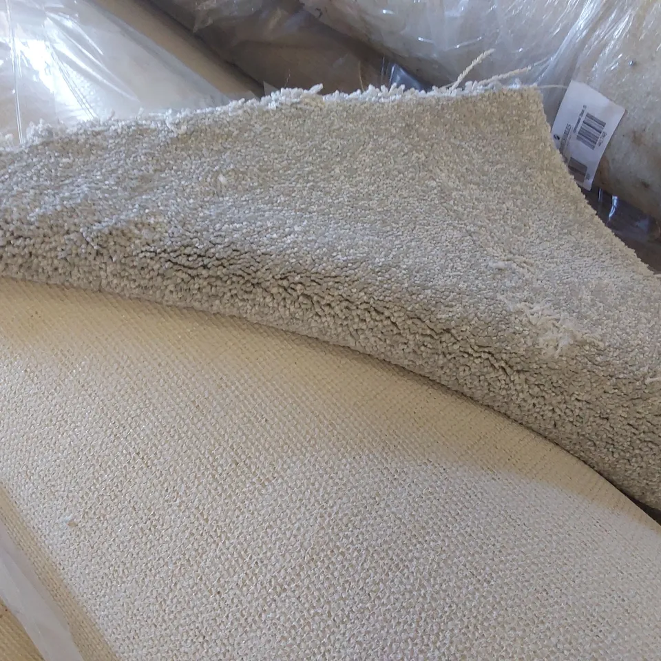 ROLL OF QUALITY ULTIMATE EXPRESSIONS PEARL CARPET - APPROXIMATELY 3.1 x 5m