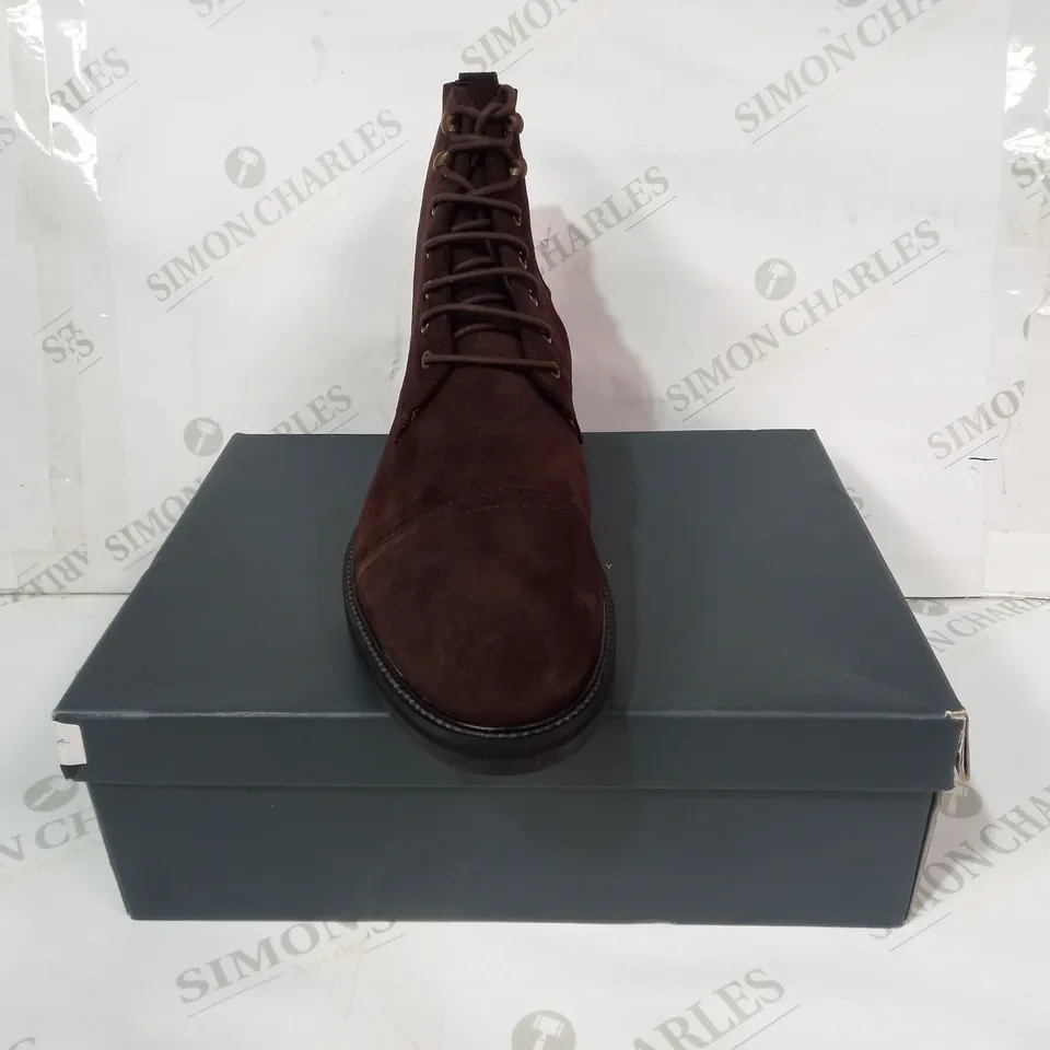 BOXED PAIR OF CREW CLOTHING COMPANY WORKER BOOTS IN CHOCOLATE COLOUR EU SIZE 45