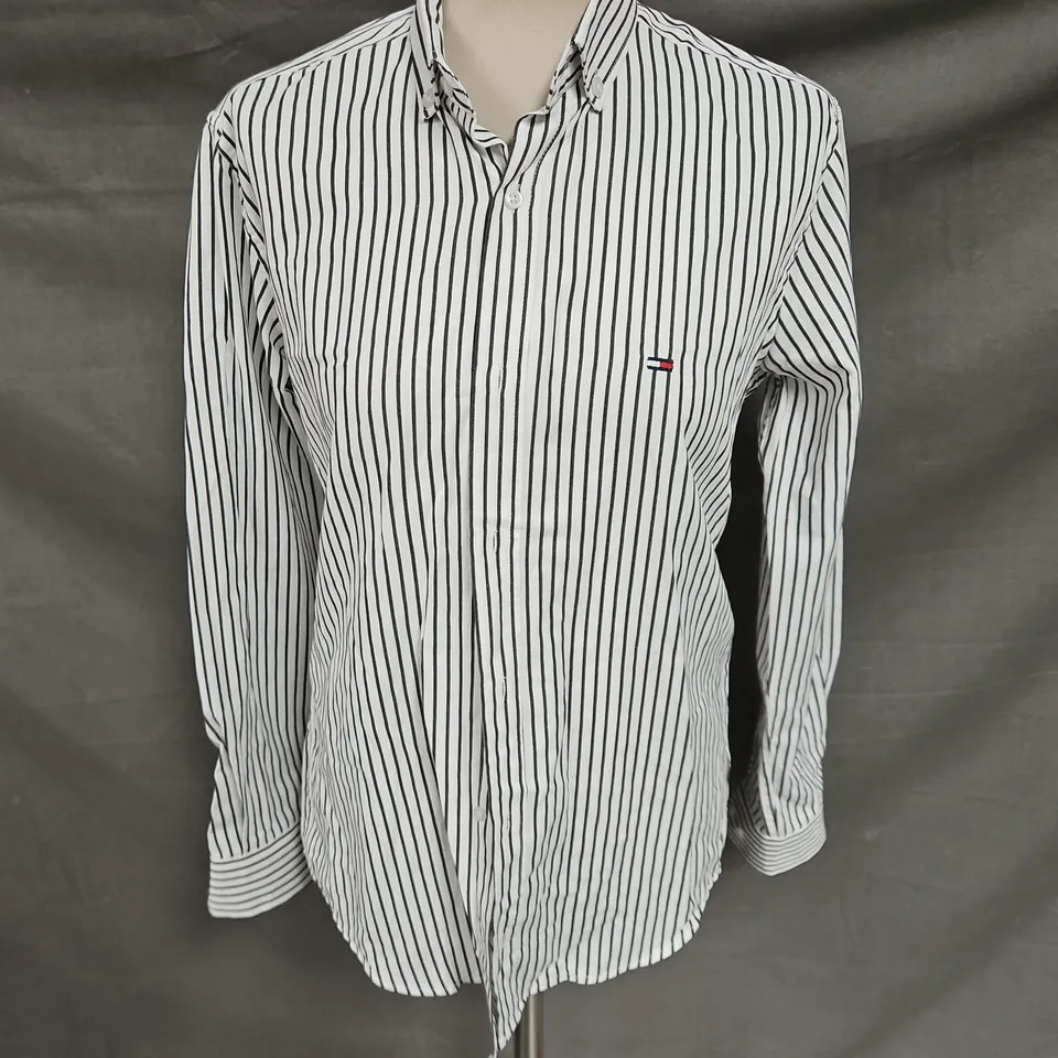 TOMMY HILFIGER SHIRT IN BLACK/WHITE STRIPE SIZE M