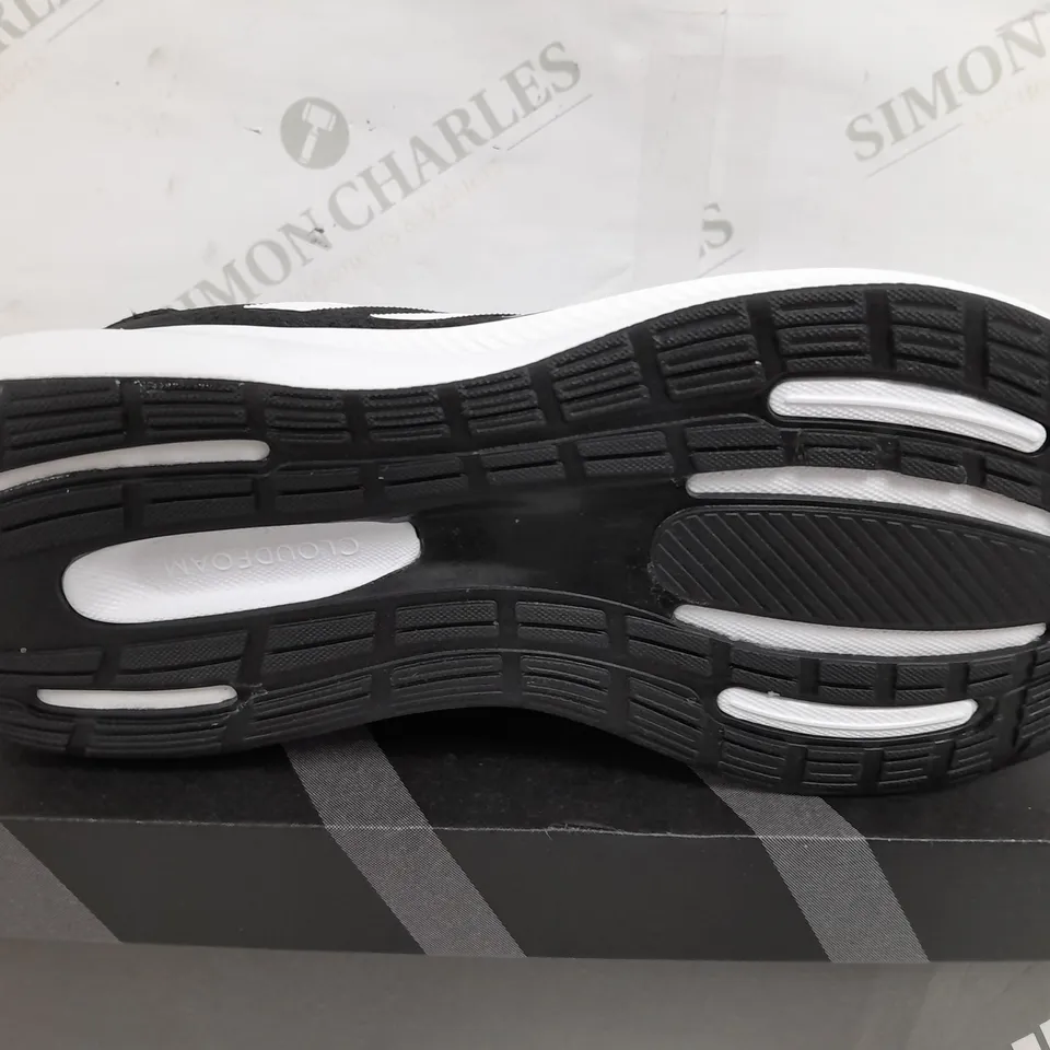 BOXED PAIR OF ADIDAS RUN FALCON 3 TRAINERS IN BLACK/WHITE - UK 6