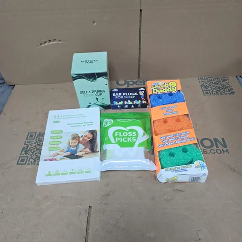 TOTE OF APPROXIMATELY 15 ASSORTED HOUSEHOLD ITEMS TO INCLUDE SCRUB DADDY, FLOSS PICKS, MATCHA FUEL LATTE CUP, LCD WRITING TABLET, EAR PLUGS ETC