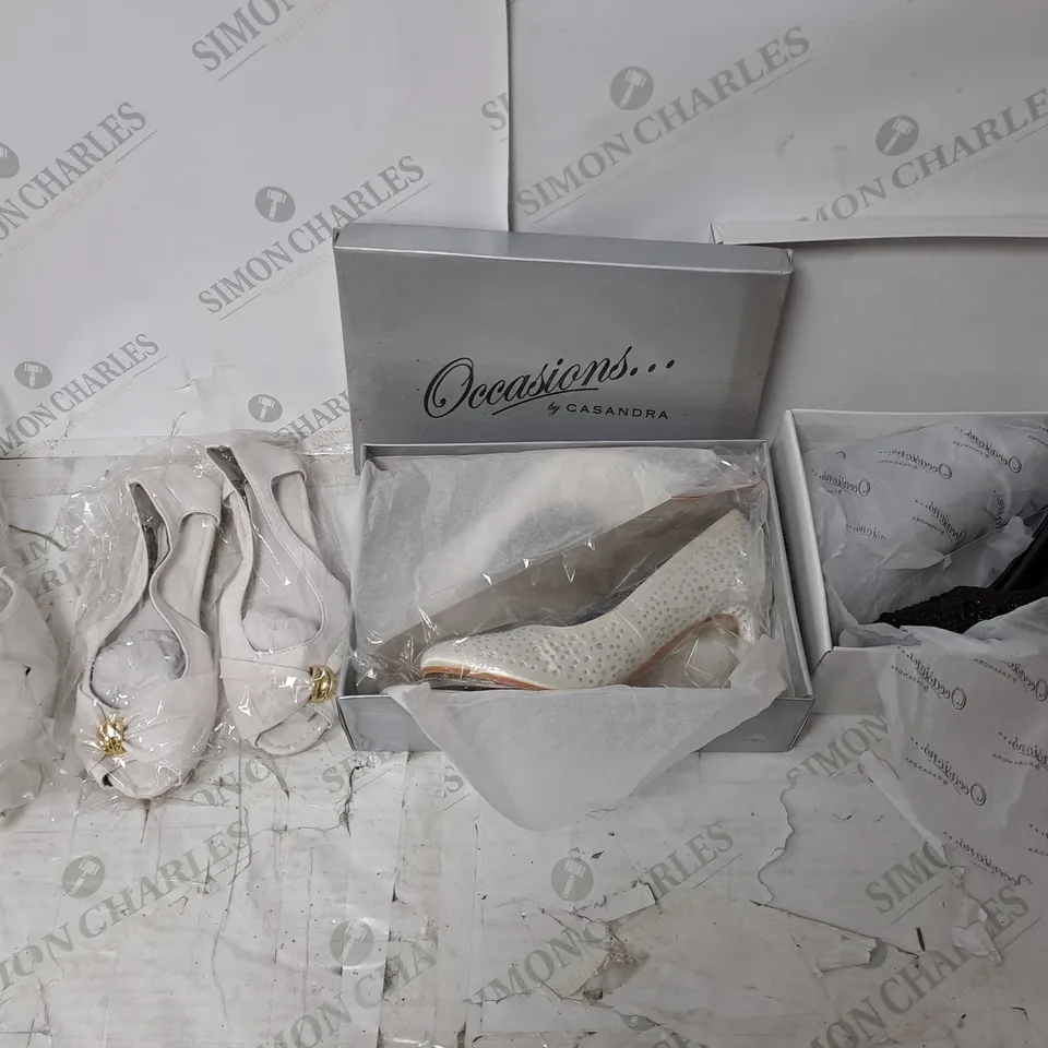 APPROXIMATELY 10 PAIRS OF ASSORTED BOXED AND UNBOXED SHOES TO INCLUDE SANDALS, AND TRAINERS 