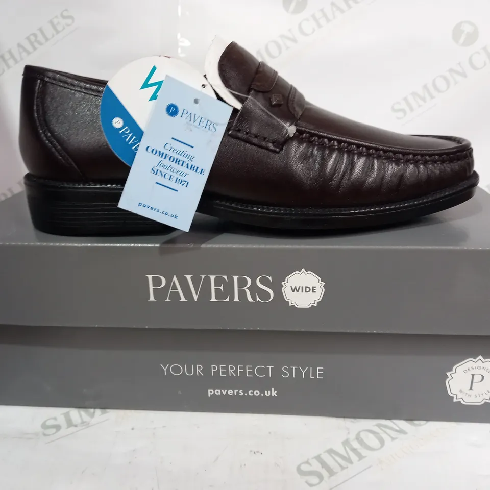 BOXED PAIR OF PAVERS SHOES IN BURGUNDY UK SIZE 7