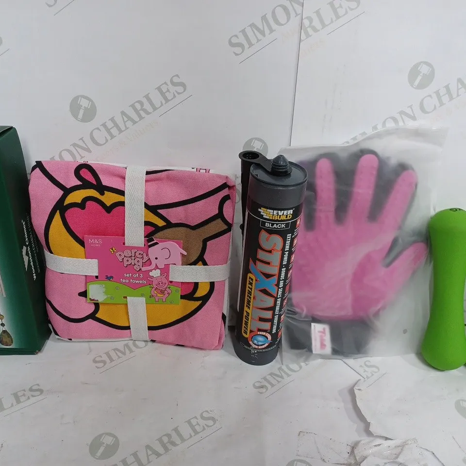 BOX OF APPROX 22 ASSORTED ITEMS TO INCLUDE - WOODSTOCK CHIMES -  PERCY PIG SET OF 3 TOWELS - EVER BUILD STIXALL  ECT