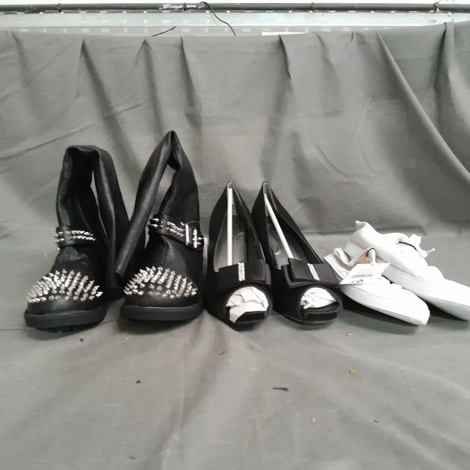 APPROXIMATELY 10 PAIRS OF ASSORTED WOMEN SHOES IN VARIOUS STYLES AND SIZES 