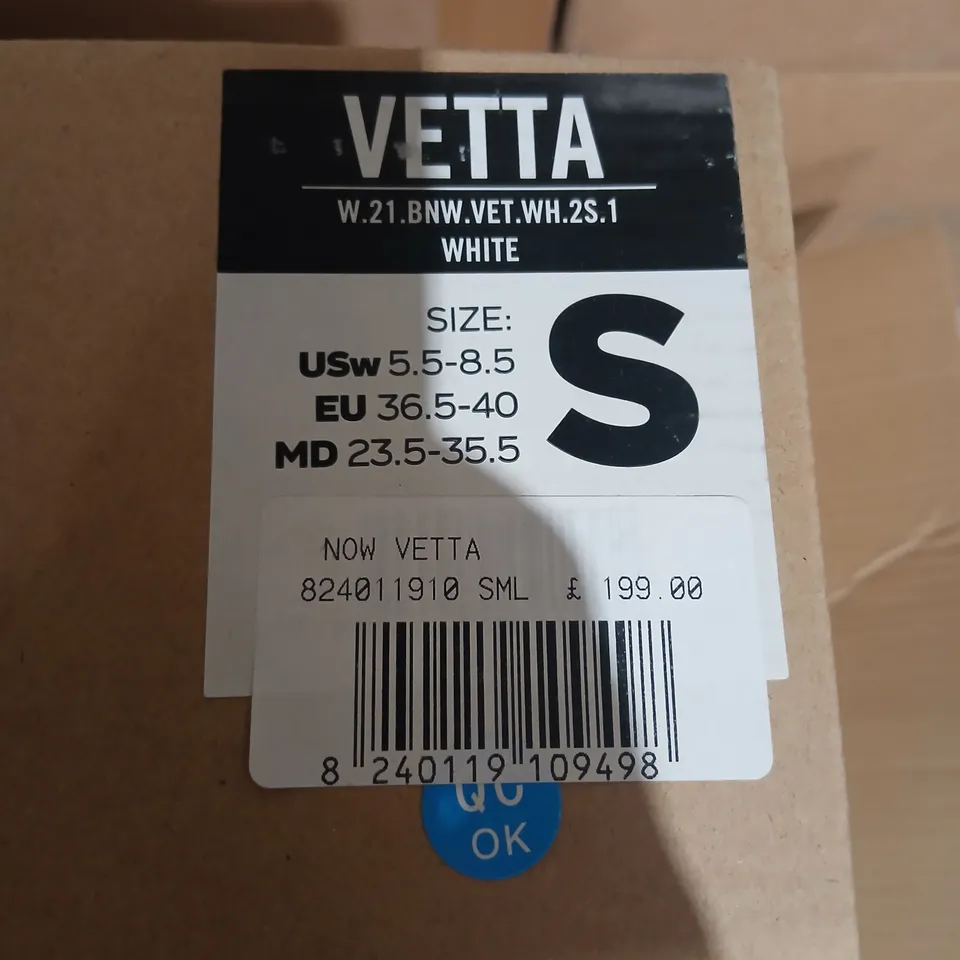 NOW BINDINGS AND VETTA SNOWBOARD BOOTS WHITE – SIZE S (USW 5.5–8.5 / EU 36.5–40)