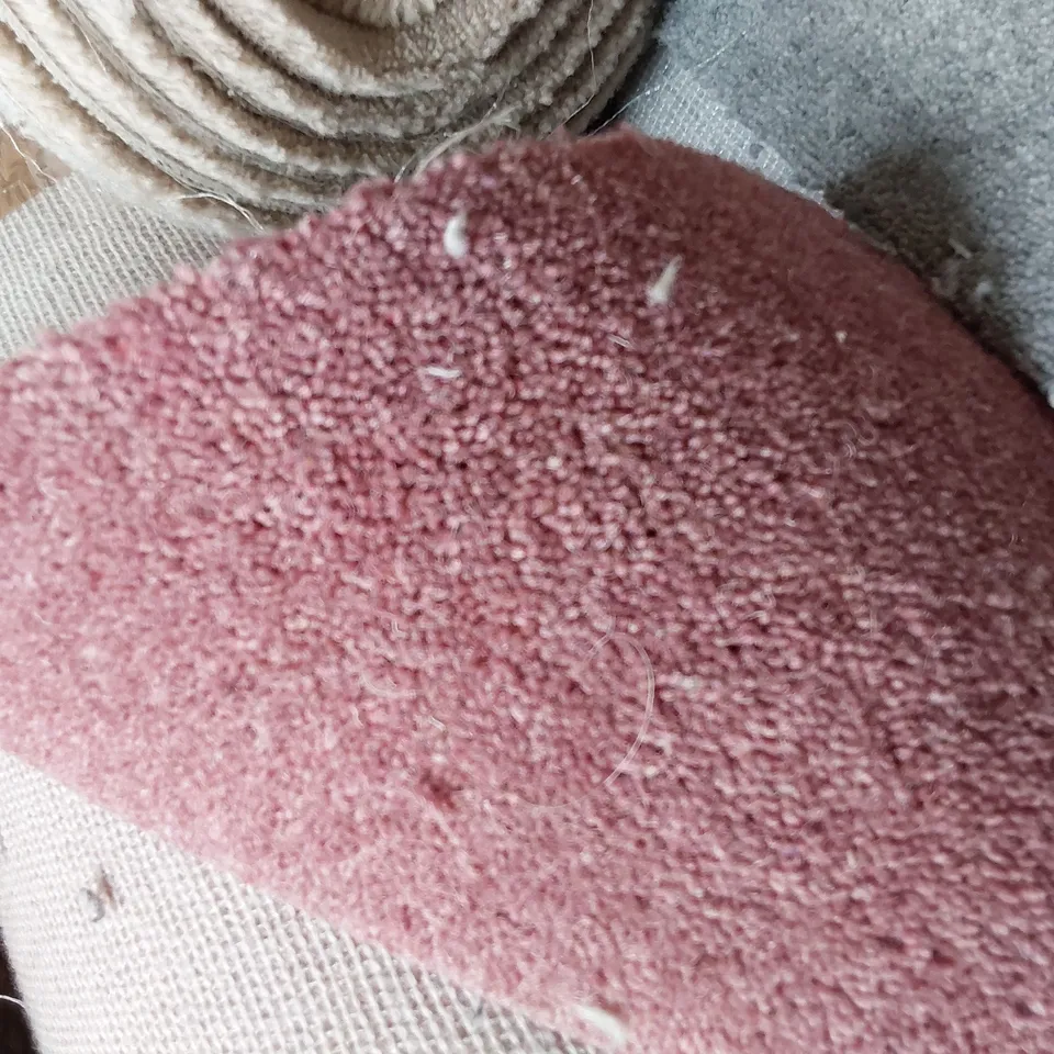 ROLL OF QUALITY PINK CARPET APPROXIMATELY 4M × 4.61M