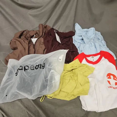 BOX OF APPROXIMATELY 20 ASSORTED CLOTHING ITEMS TO INCLUDE JACKET, DRESS, TSHIRT, ETC