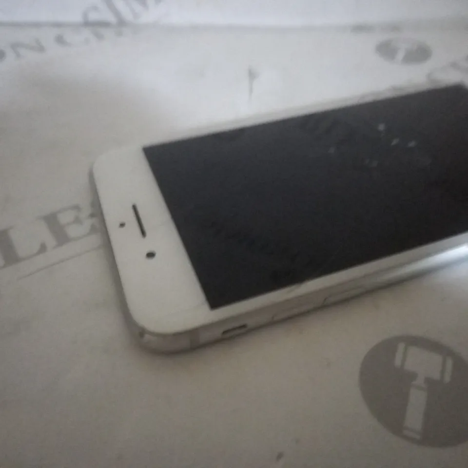 BOXED APPLE IPHONE 8 PLUS - WHITE