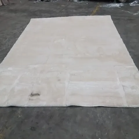 QUALITY DESIGNER AREA RUG - APPROXIMATELY 290X205