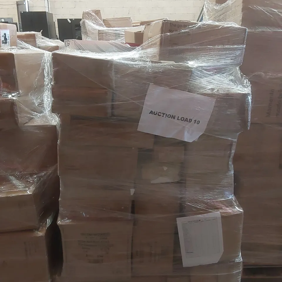 PALLET CONTAINING A VERY LARGE QUANTITY OF ASSORTED DESIGNER LIGHTING PRODUCTS
