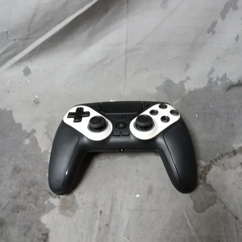 UNBRANDED WIRELESS GAME CONTROLLER – BLACK WITH WHITE FRONT PANELS 