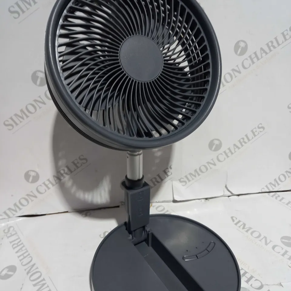 BOXED BELL & HOWELL RECHARGEABLE EXTENDABLE DESK & FLOOR FAN, GREY