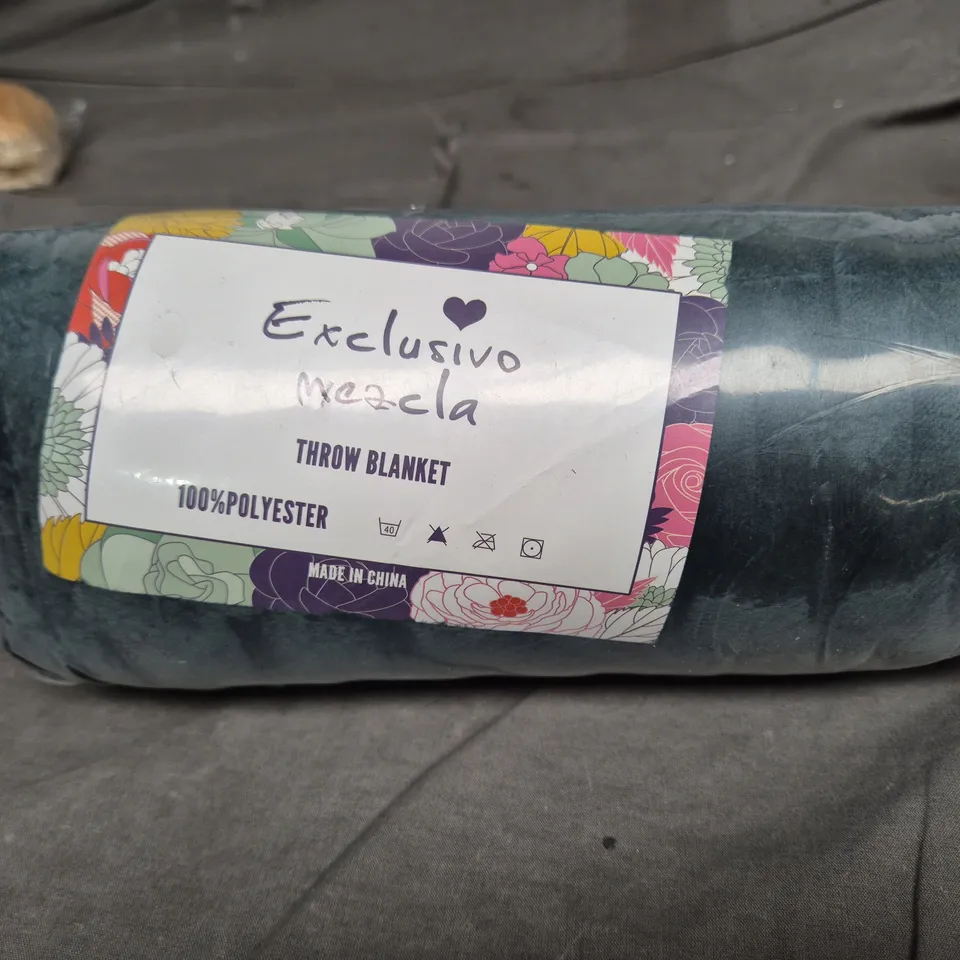 EXCLUSIVO MEZCLA THROW BLANKET – FOREST GREEN, 100% POLYESTER
