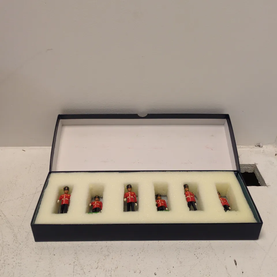 BRITAINS CEREMONIAL COLLECTION BAND OF THE LIFE GUARDS – 5 PIECE SET