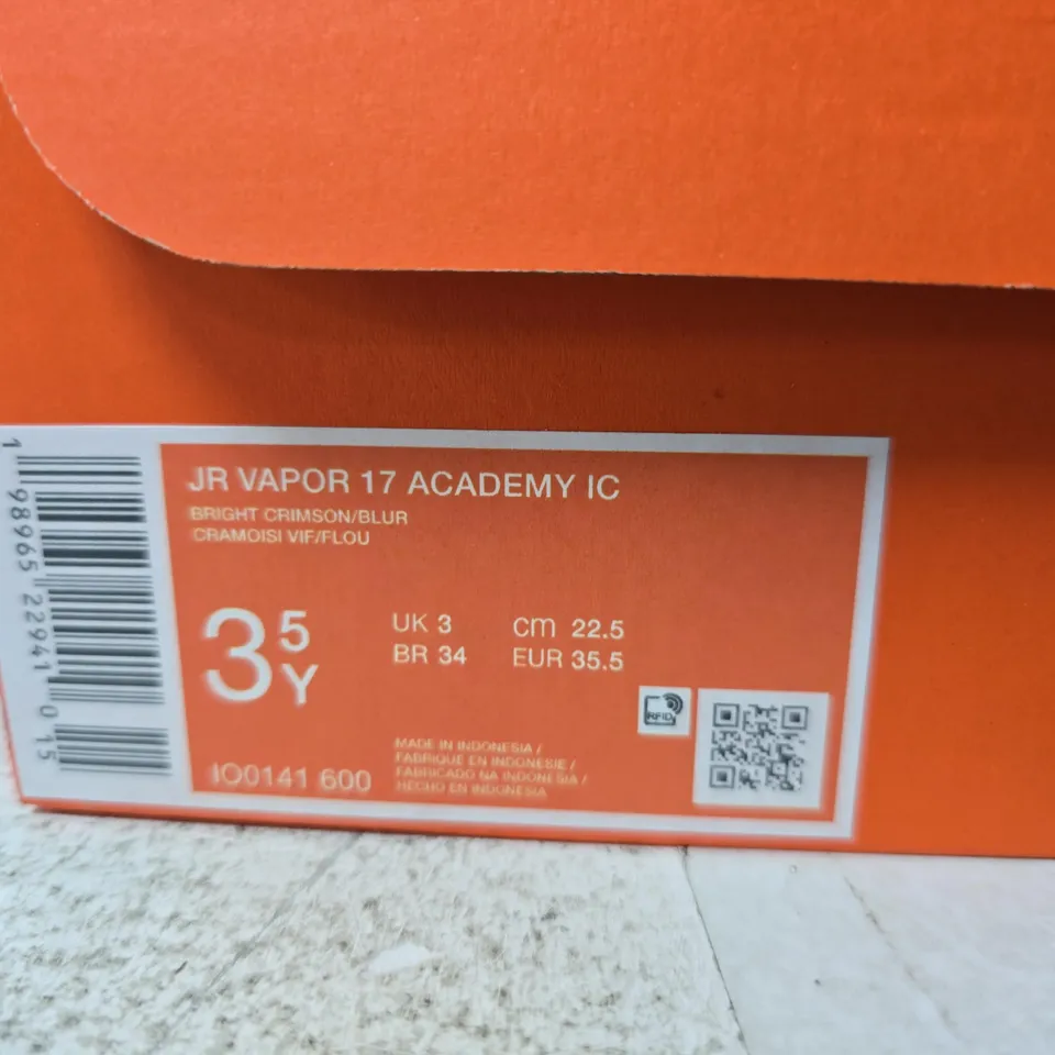 BOXED PAIR OF NIKE JR VAPOR 17 ACADEMY IC FOOTBALL BOOTS – YOUTH UK 3
