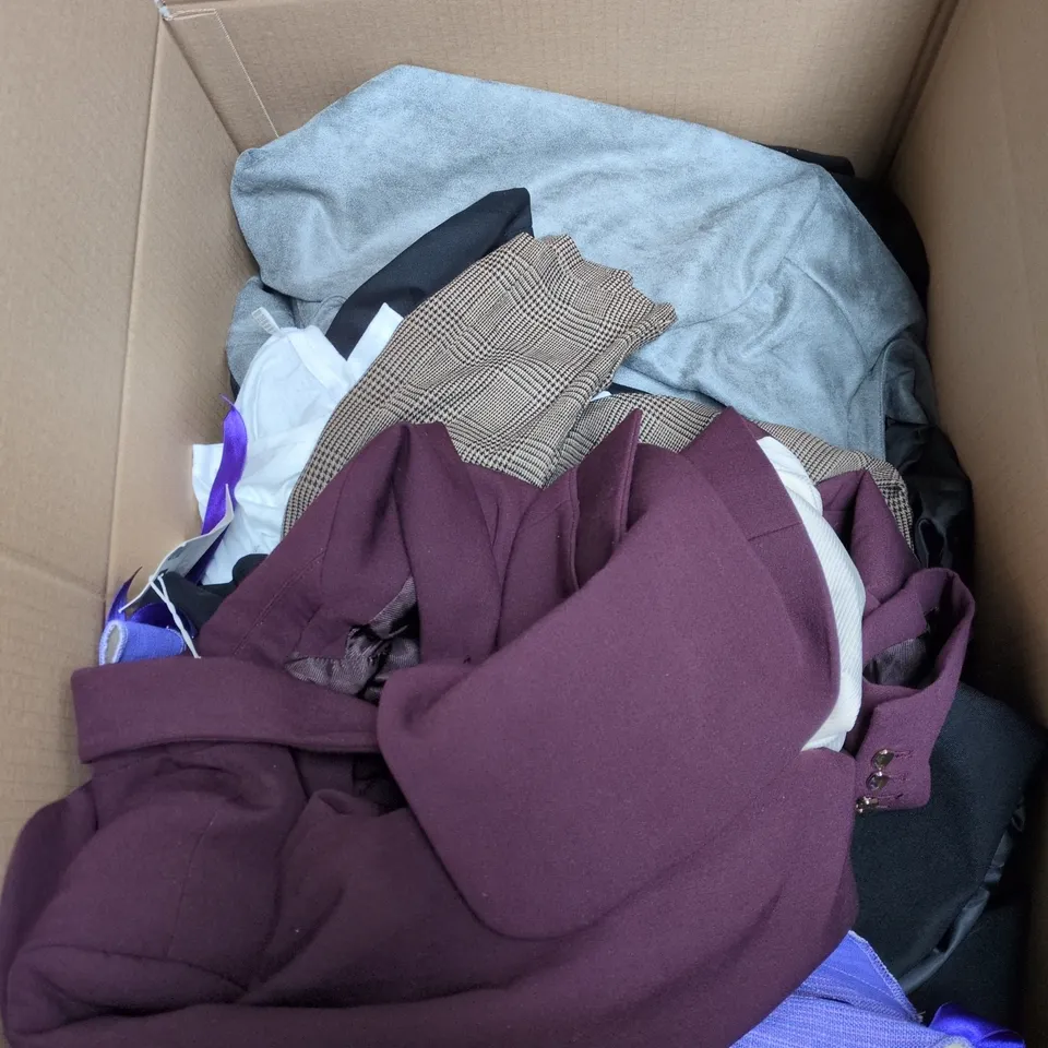 BOX OF APPROXIMATELY 20 ASSORTED CLOTHING ITEMS TO INCLUDE JEANS, ZARA JUMPER, SKATER T SHIRT ETC 