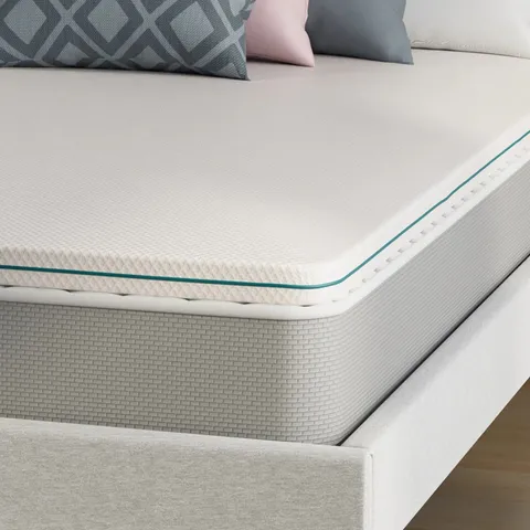 BOXED MEMORY FOAM MATTRESS TOPPER WITH ANTI SLIP TECHNOLOGY. 2.5cm // SIZE UNSPECIFIED