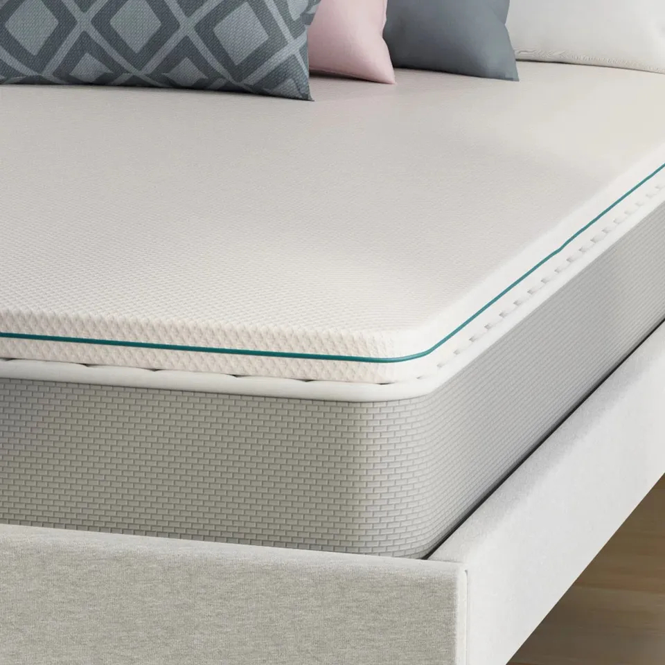 BOXED MEMORY FOAM MATTRESS TOPPER WITH ANTI SLIP TECHNOLOGY. 2.5cm // SIZE UNSPECIFIED