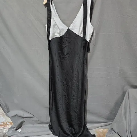 OASIS CONTRAST PIPING SATIN MAXI DRESS – UK 12, BLACK WITH WHITE BODICE