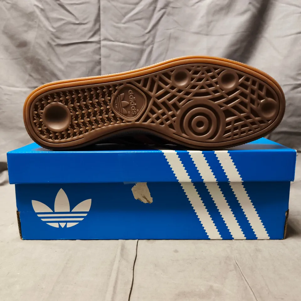 BOXED PAIR OF ADIDAS BIRMINGHAM SHOES IN BLACK/FUCHSIA SIZE UK 9.5