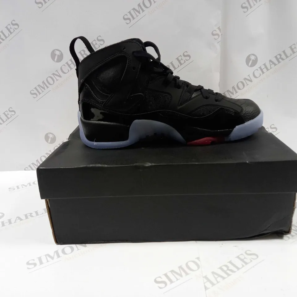 BOXED PAIR OF NIKE DQ8431 JUMPMAN TWO TREY TRAINERS UK SIZE 6