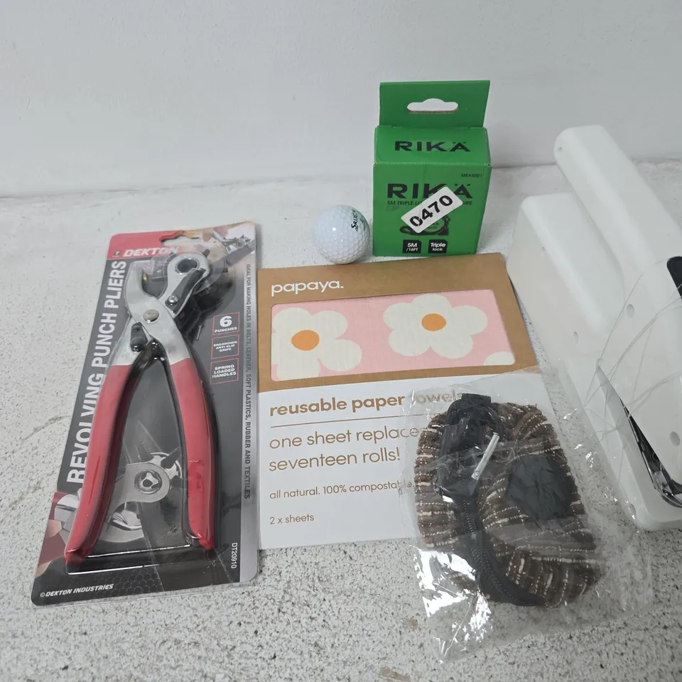 APPROXIMATELY 15 ASSORTED HOUSEHOLD ITEMS TO INCLUDE RIKA TAPE MEASURE, GOLFBALL, REVOLVING PUNCH PLIERS, ETC