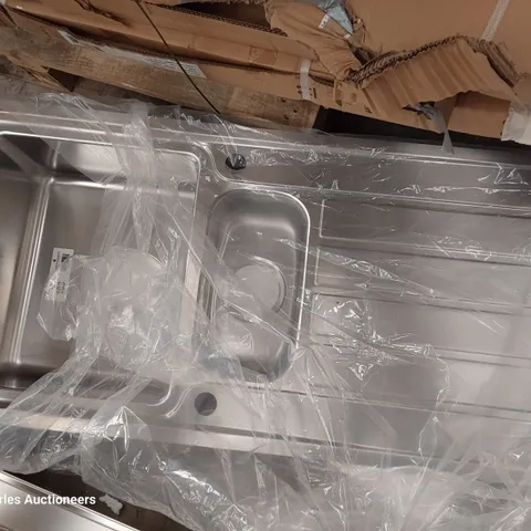 STAINLESS STEEL REVERSIBLE 1.5 BOWL SINK & DRAINER